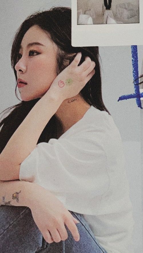 wheeintattoos's tweet photo. redd wheein >>> https://t.co/QOv9OABjTX