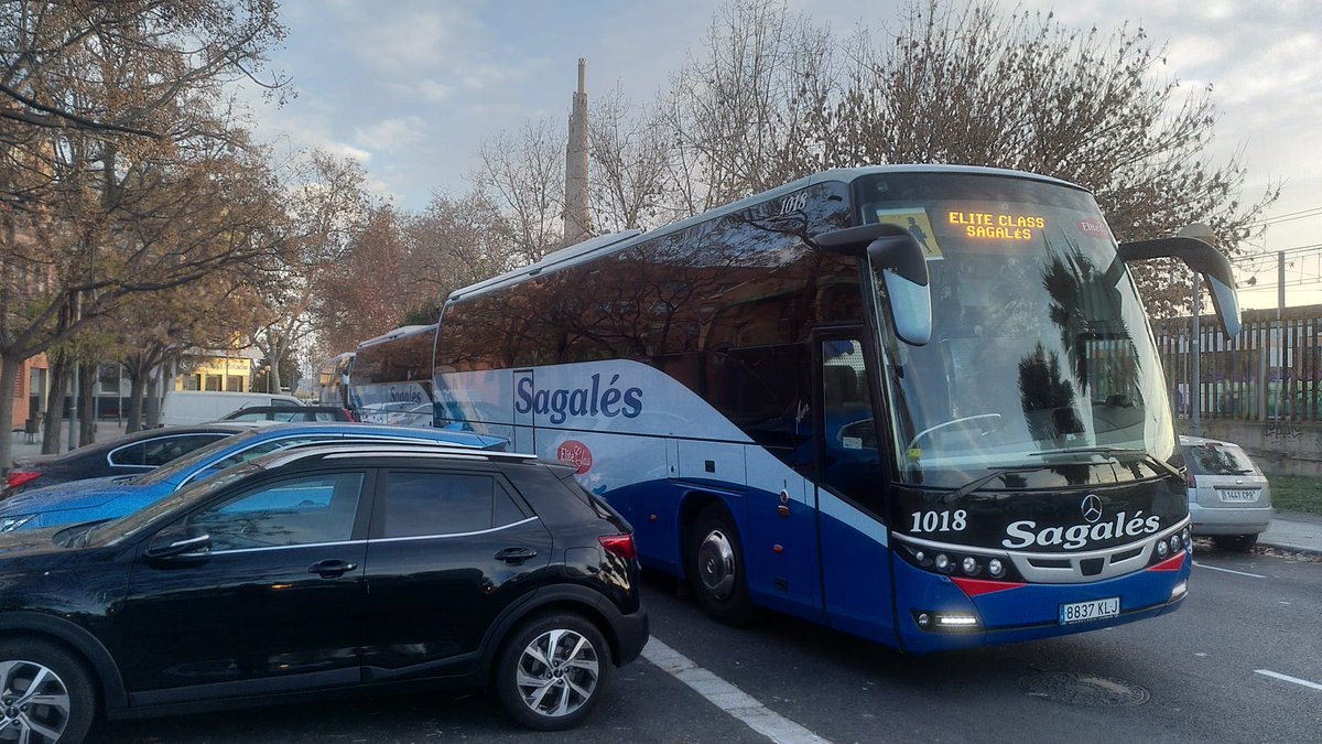 institutmvm's tweet photo. L'alumnat de 1r i 2n #ESO ha anat a gaudir d'uns tallers d'educació emocional a la @Lagranjaescola i l'alumnat de 3r i 4t estan realitzant la #CopaCangur https://t.co/6633rv0DQa