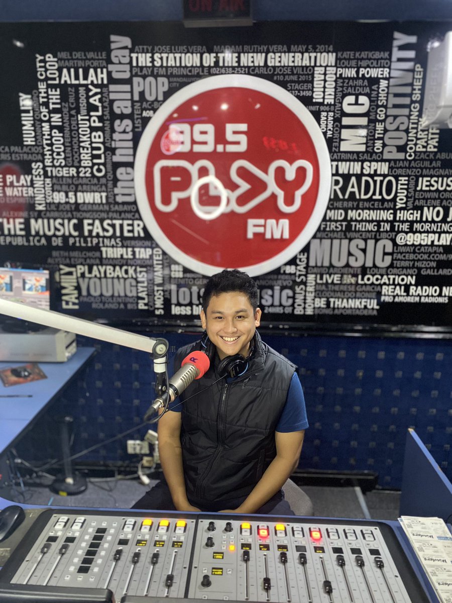 995PlayFM's tweet photo. New pic but we’re playing throoooowbacks 📻📻📻

#Playback995 with @rammybitong https://t.co/G42EnuNBGg