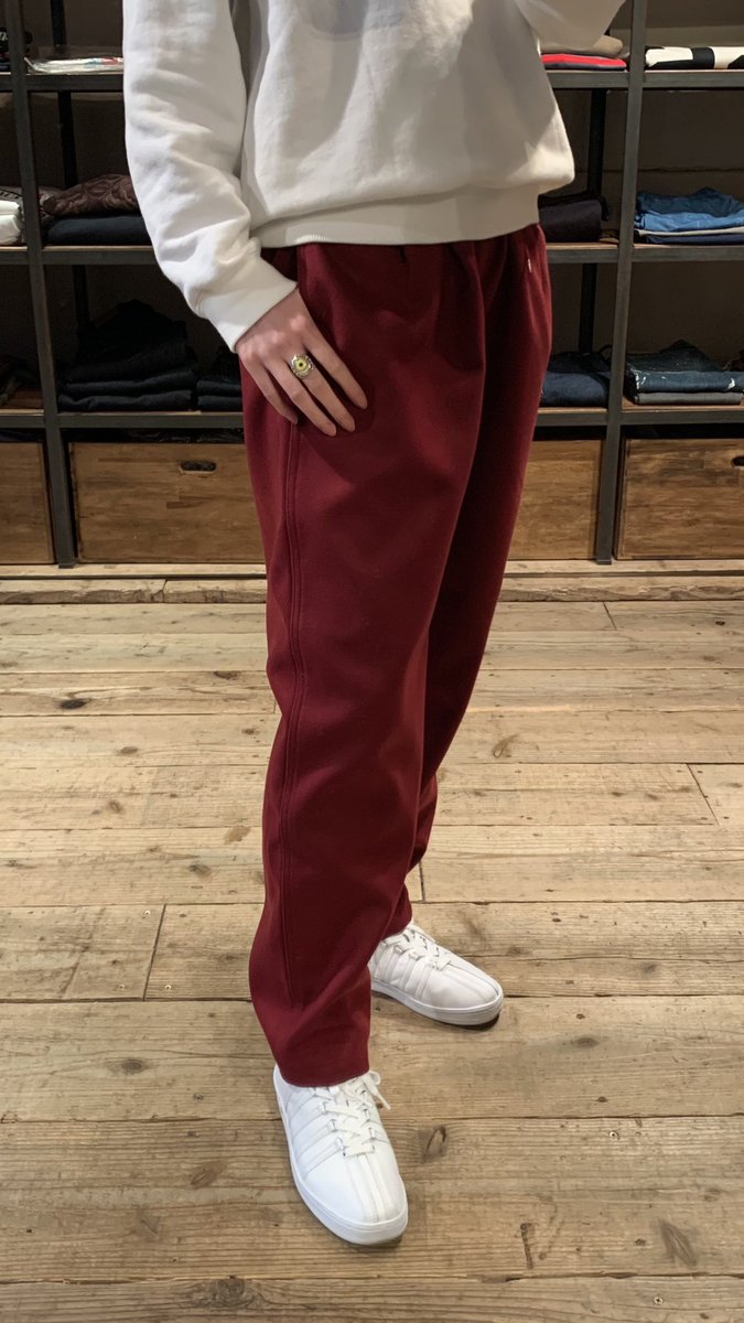 encinitas93's tweet photo. “LAST ONE” その③🙋🏻‍♀️

【BURLAP OUTFITTER】
TRACK PANT PV / Mサイズ
https://t.co/rJpwkVatQd
ヴィスコースを混紡したヘビーなポリエステル素材で作られた定番のトラックパンツ。この素材感、バーガンディのこの色味、今時期にベストマッチ！
上品な見た目なので革靴との相性も抜群です✨ https://t.co/T1Jr2JLWGy