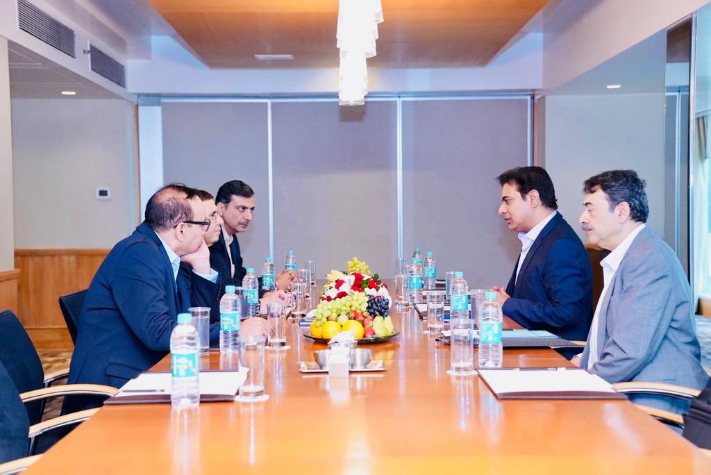 KTRBRS's tweet photo. Met with Mr. Sanjeev Mehta, Chairman &amp; MD of Hindustan Unilever in Mumbai 

Discussed various potential investment opportunities for HUL in FMCG sector in Telangana https://t.co/i8x79HvMEF