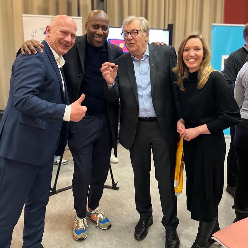 Ottilie_Klein's tweet photo. Mit dem Eberhard-Diepgen-Preis für sozialen #Zusammenhalt haben wir als @cduberlin gestern #DANKE gesagt an #DieArche & #JonasHaus. Beide machen sich mit viel Herz stark für #Chancengerechtigkeit & die Bekämpfung von #Kinderarmut & leisten damit Großes für die Kleinen in Berlin. https://t.co/ZaX9cCK8vg