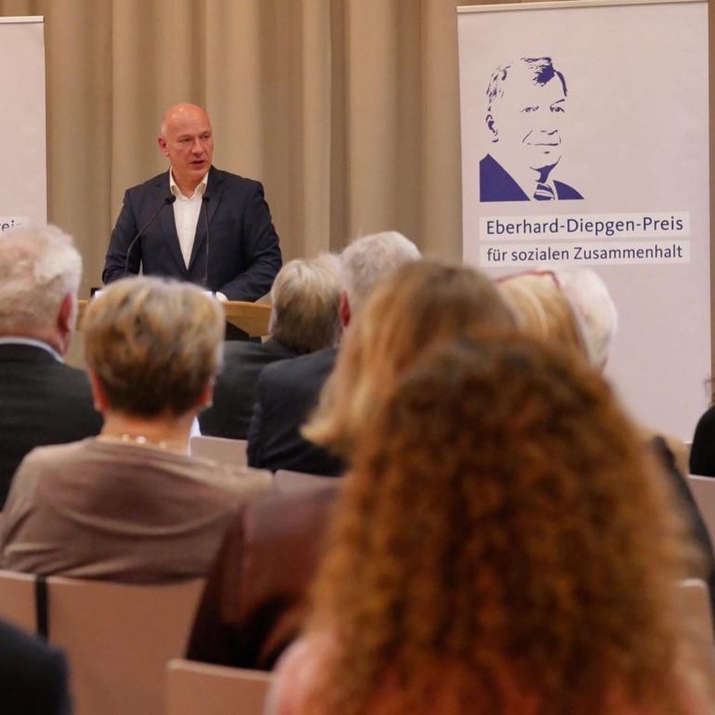 Ottilie_Klein's tweet photo. Mit dem Eberhard-Diepgen-Preis für sozialen #Zusammenhalt haben wir als @cduberlin gestern #DANKE gesagt an #DieArche & #JonasHaus. Beide machen sich mit viel Herz stark für #Chancengerechtigkeit & die Bekämpfung von #Kinderarmut & leisten damit Großes für die Kleinen in Berlin. https://t.co/ZaX9cCK8vg