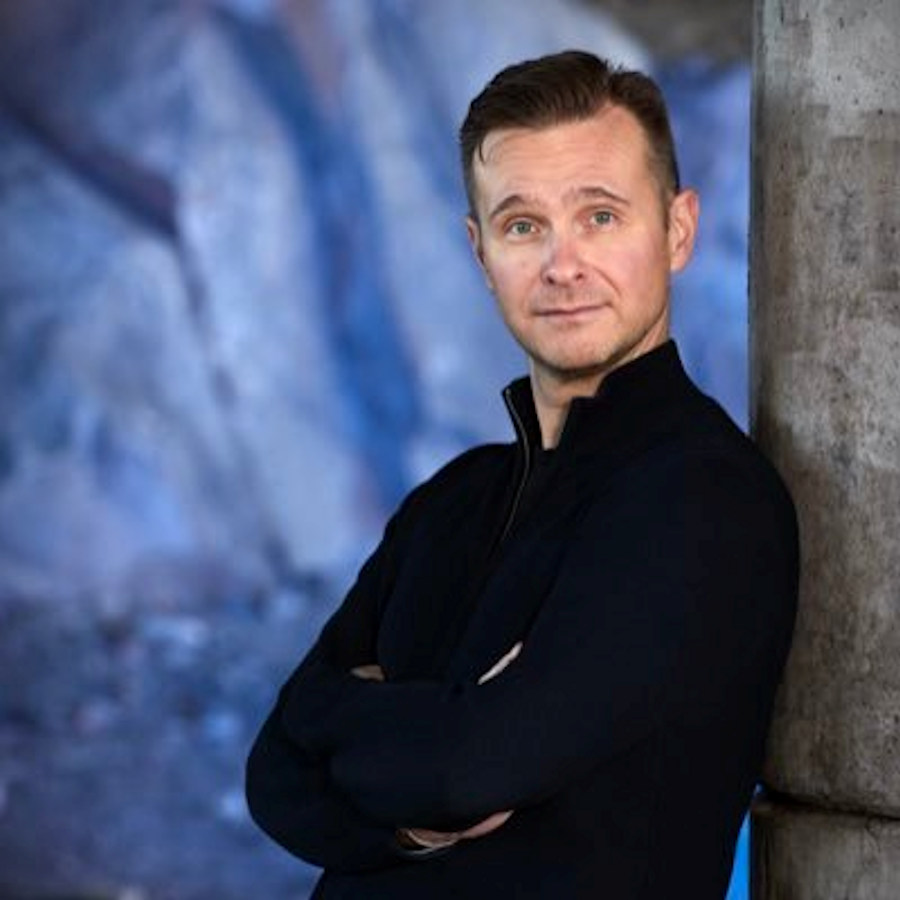 ThrillZone1's tweet photo. [SCANDI MAAND] We spraken in het kader van de Scandi-maand @fredrikpwinter, bekend van 'Karma':

"...Ik hoop dat ik beter ben geworden als auteur, maar dat is aan de lezers..."

(@awbruna) https://t.co/SfRK9cfBML
