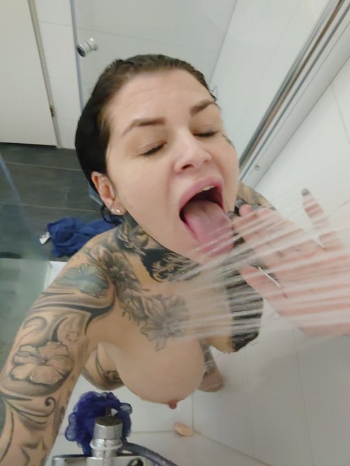 Guten Morgen mein Lieber, heute drehe ich f&uuml;r dich einen neuen solo Clip in dem Latex-outfit von gestern<a href="/tag/sexy"class="tags"><span>#sexy</span></a><a href="/tag/sex"class="tags"><span>#sex</span></a><a href="/tag/naked"class="tags"><span>#naked</span></a><a href="/tag/montag"class="tags"><span>#montag</span></a><a href="/tag/kiel"class="tags"><span>#kiel</span></a><a href="/tag/m4f"class="tags"><span>#m4f</span></a><a href="/tag/carcleaning"class="tags"><span>#carcleaning</span></a>