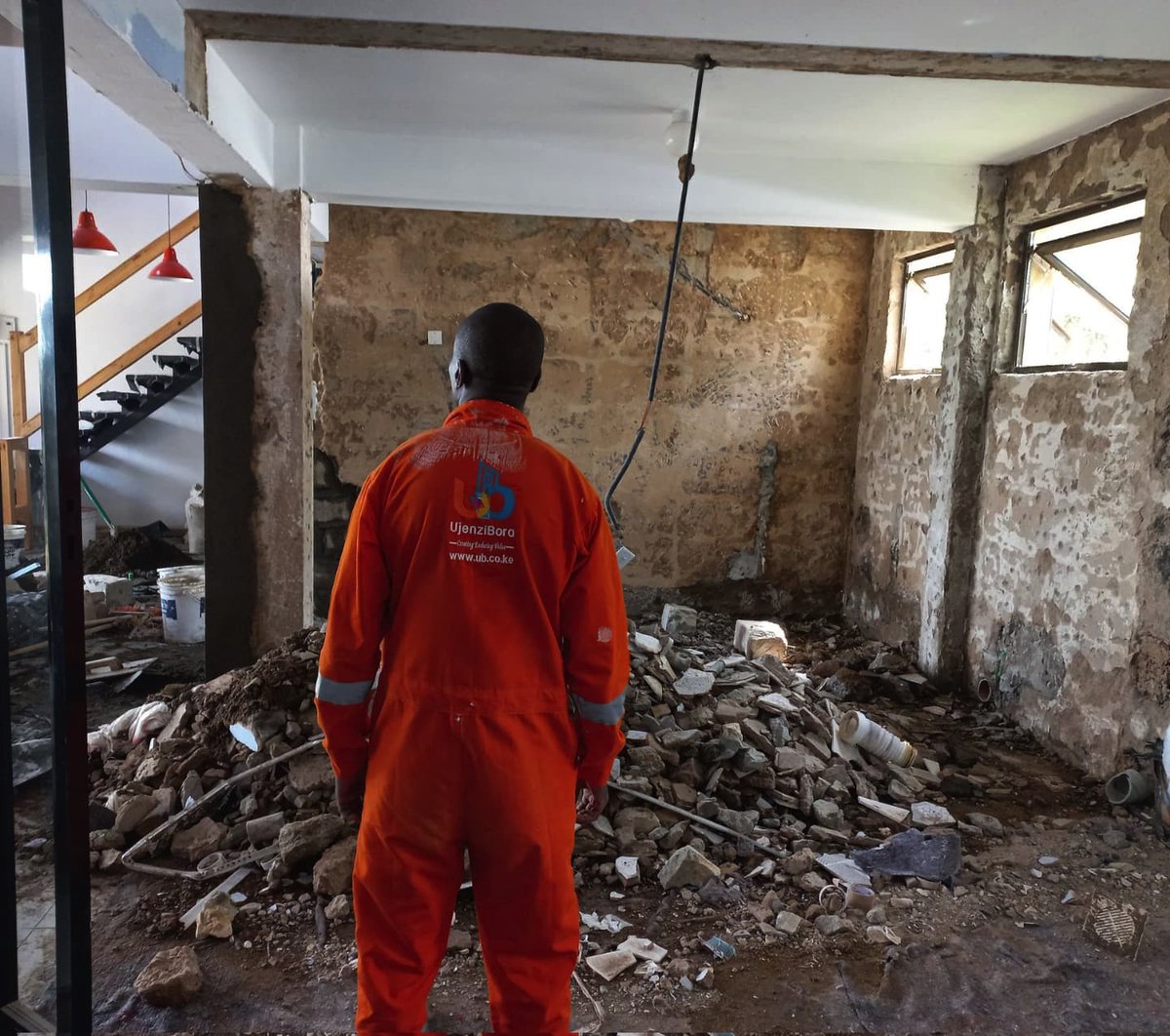 UjenziBora's tweet photo. Converting an existing bathroom into an office space:
☎️Fabricate call centre booths
🎨Repaint
🧤Carpet
🏢Aluminium partitioning

Want to transform your space? We #MakeItWork ✔️

#OfficeInteriors
#UBSpaces
#DesignBuild

https://t.co/THiwx49Yss https://t.co/kAHk7ebAqf
