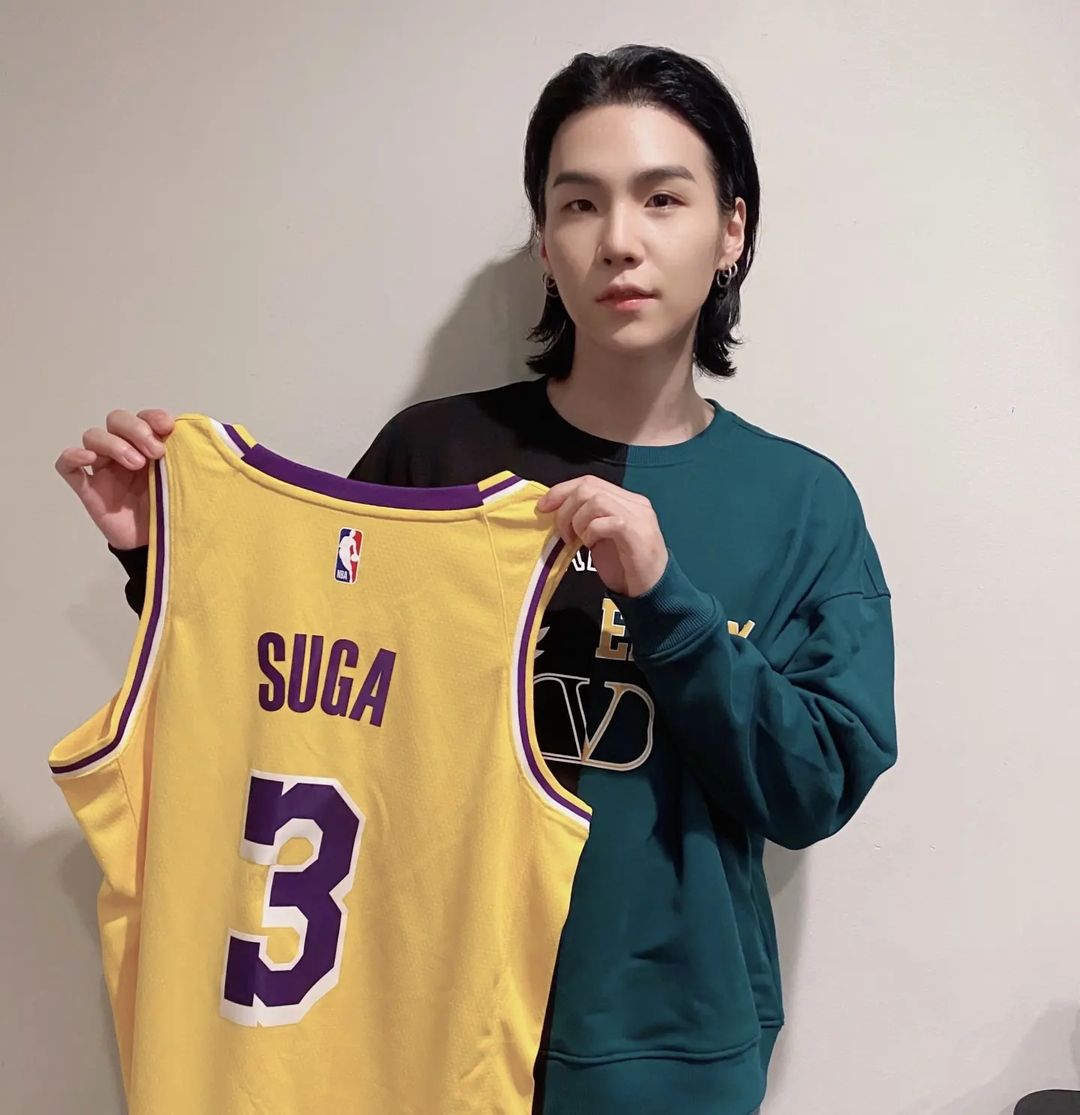 NBA Philippines on X: Suga of @bts_bighit shows some love for the La Lakers!   / X