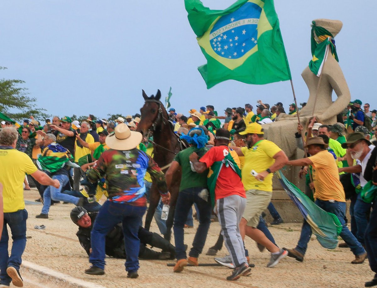 Los bolsonaristas  no hacen historia, #FuerzaBrasil . #JuntarYVencer 
#NoAlGolpeEnBrasil