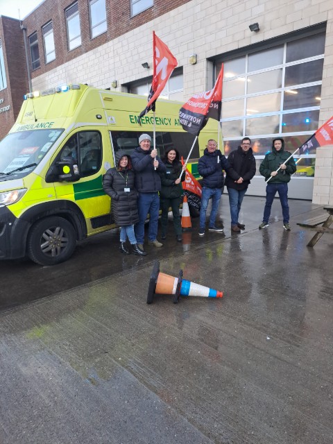 GMBNWI's tweet image. GMB Union #NWAS members on the picket line during yesterday's #ambulancestrike at #Southport! ✊🚑 #SaveOurNHS 🏥 #ToriesCostLives #ToriesOut #EnoughlsEnough #MakeWorkBetter @PaulMaccaGMB @neilsmithgmb @GMBNWAS