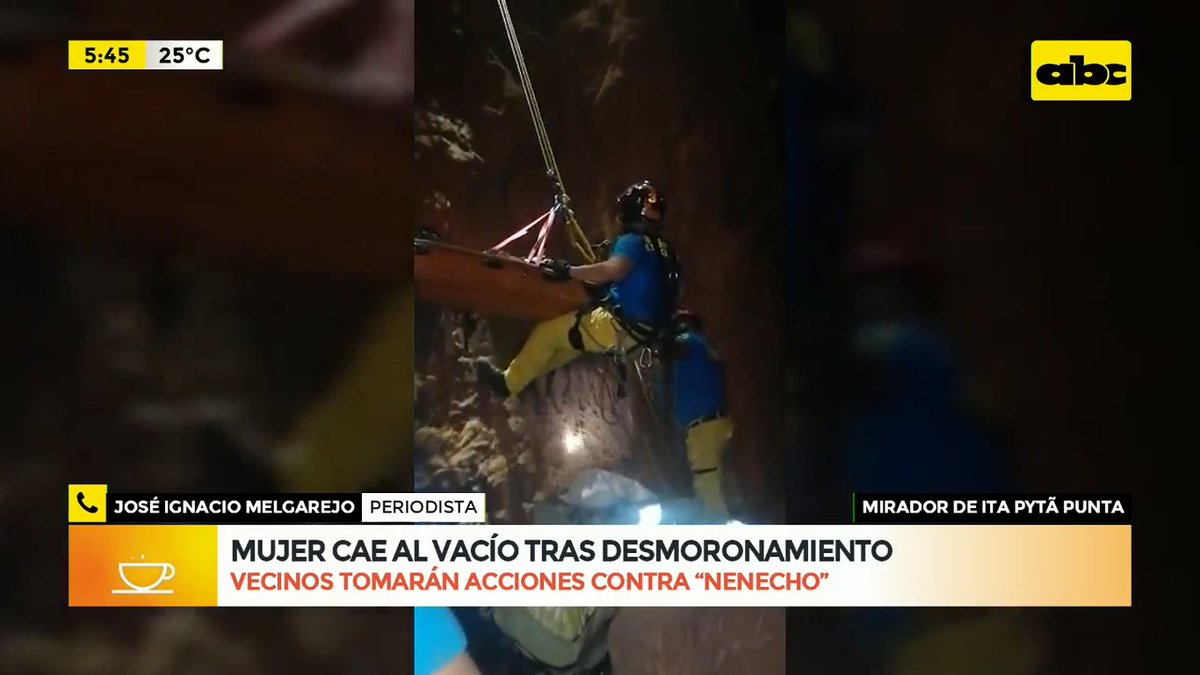 SaraMorenoPy's tweet photo. Mujer de 42 años cayó aproximadamente 12 metros desde el mirador de Itá Pytã Punta. Estaba disfrutando en familia cuando el piso se hundió y quedó entre las piedras por 2 horas, hasta ser rescatada por los bomberos #730AM informa @JIMelgarejo 
https://t.co/jFYY2CxDmw https://t.co/6RbR9YFIy3