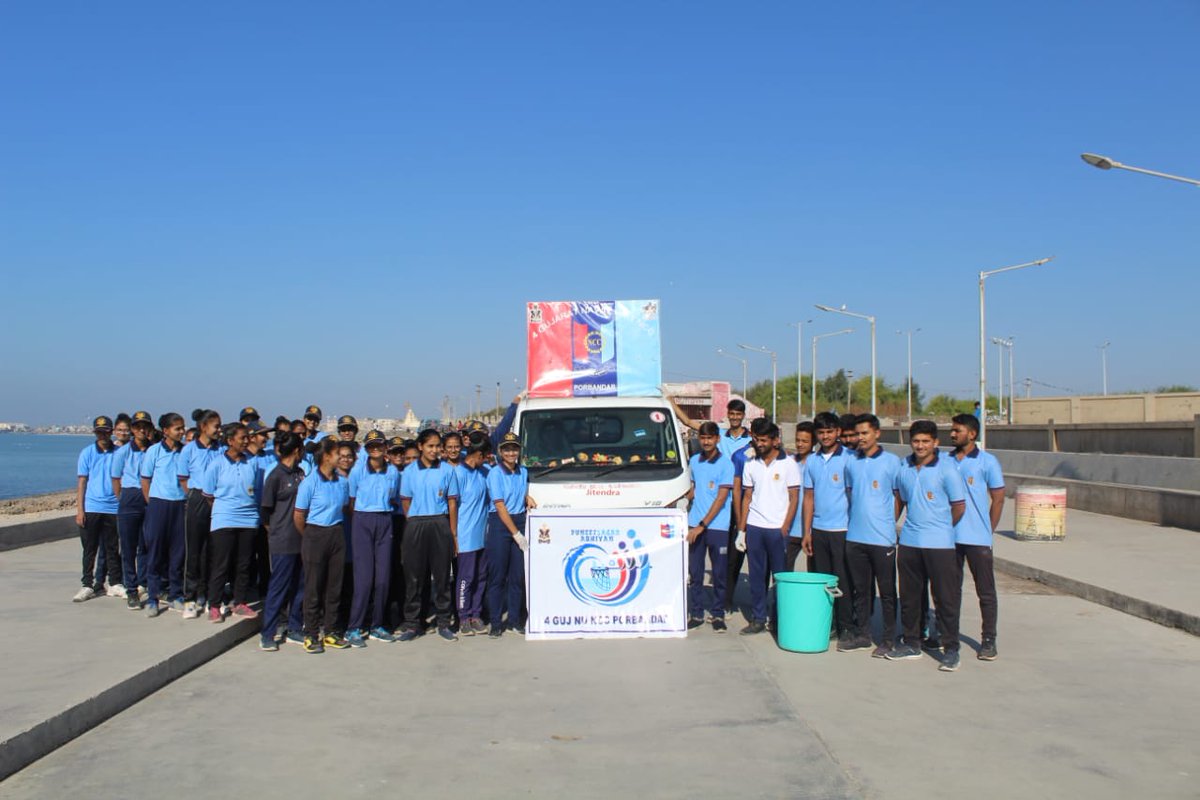 varsha_mori's tweet photo. Beach cleanship drive on chowpati beach at porbandar was conducted by cadets of 4 Gujarat Naval Unit NCC on 11 Jan 23 as part of 
#PuneetSagarAbhiyan https://t.co/Zx7FI3Fmp2