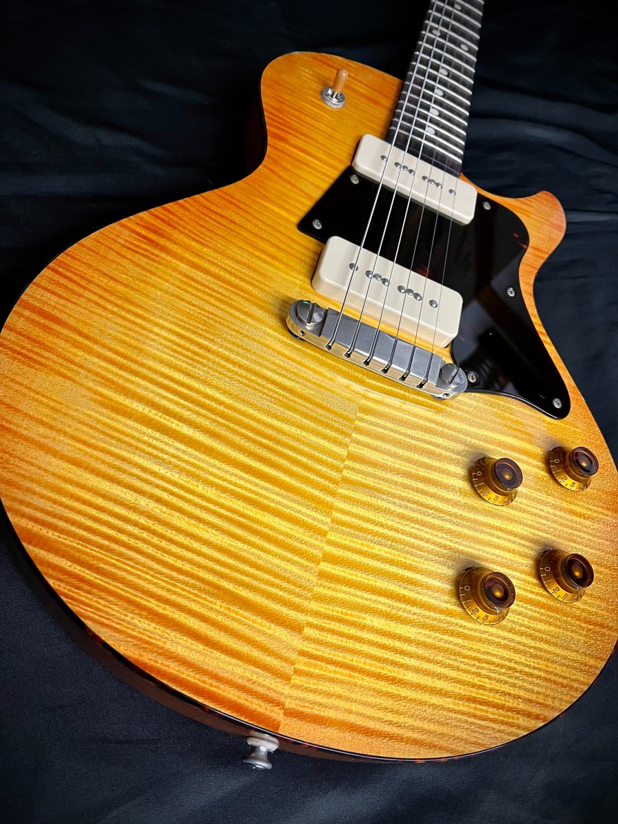 apollonmusic's tweet photo. 【新潟店】
ついに!!!
Patrick James EggleからMacon Specialが2本入荷しました!
入荷したのはIsland Blue BurstカラーとTea Burstカラー。杢目が美しい…。
サウンドが良いのはもちろん、弾きやすさも魅力の1つです!
https://t.co/lBrxY1gqi6
https://t.co/OWfmVxr0q7
#PatrickJamesEggle https://t.co/ca5YKeGrnF
