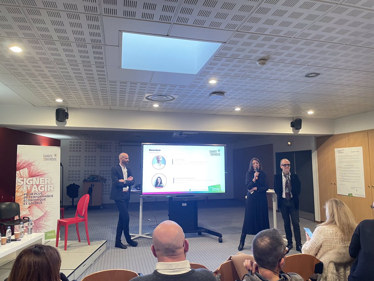 😁 Quelle joie d’accueillir l’étape marseillaise du Tour de France de la @CharteDiversite ! Ouverture de cette matinée par notre directrice <a href="/StepChauvet/">Stéphanie Chauvet</a> avec à’notre président <a href="/fabricegreffet/">Fabrice GREFFET</a> et Yann Tanguy @LepC_France #engagement #diversité #inclusion