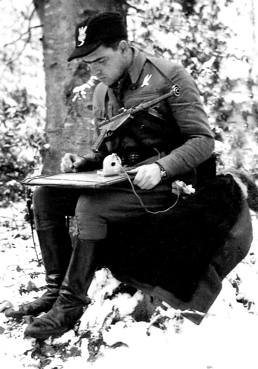 WBH_2016's tweet photo. 8⃣0⃣ lat temu - 18 stycznia 1943 r. oddział AK dowodzony przez por. Jana Piwnika przeprowadził brawurową akcję rozbicia niemieckiego więzienia w Pińsku, skąd uwolnił https://t.co/CcIBdy783P. cichociemnego – Alfreda Paczkowskiego „Wanię”.
#JanPiwnik
#Ponury https://t.co/IJtam6NkI7