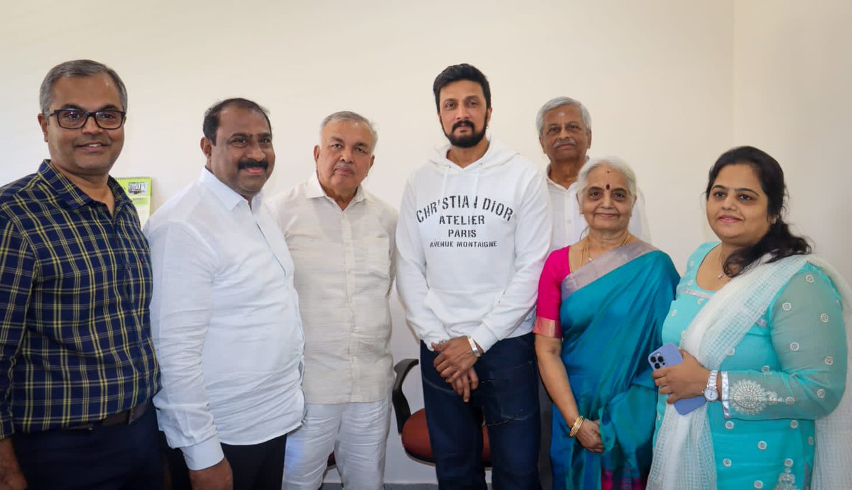 gowdasaptami's tweet photo. ಇಂದು @KicchaSudeep ಅವರು ತಮ್ಮ ಅಮೃತ ಹಸ್ತದಿಂದ ಉತ್ತಮ ಗುಣಮಟ್ಟ ಉಳ್ಳ 4ಪರಿದೆ ಯುಳ್ಳ "ಸಿನೆಫೈಲ್" ಮಲ್ಟಿಪ್ಲಾಕ್ಸ್ ನ್ನು ಉದ್ಘಾಟಿಸಿದರು..

ಸ್ಥಳ :ಹೆಚ್ ಎಸ್ ಆರ್ .ಲೇಔಟ್ . ಬೆಂಗಳೂರ್  #KicchaSudeep #KicchaBOSS𓃵 https://t.co/crfswtGiXJ