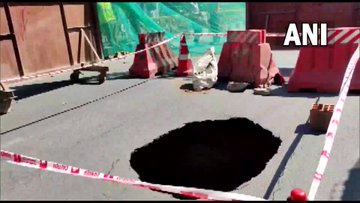 Bengaluru: Road Caves in Due to Metro Construction Work in Ashok Nagar (See  Pics) | 📰 LatestLY