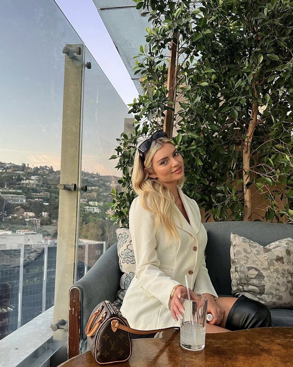 PrettyLittleThing tweet media