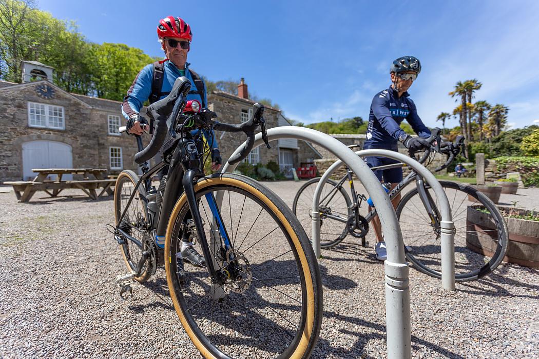 Cycle tourism brings £520m to the UK economy every year. But does your business offer a welcoming space for cyclists? If based in Kent, Norfolk or Cornwall, sign up for our #CycleFriendlyPlaces Accreditation to receive advice, publicity &amp; equipment bundle: ow.ly/E6Z450MlnCU