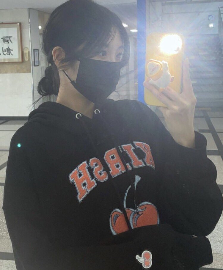 Naxin0106's tweet photo. 大學時期的照片 那個時候懵懵懂懂

事情都很有新鮮感 對未來充滿期待

現在覺得女人還是要對自己好一點

不要接受男人給的糖衣炮彈 ☺️

要壞我比誰都壞 看看是誰比較會玩😈

一樣那句話妹年紀小不代表不會玩😊

#女人要自強 #男人的嘴騙人的鬼
#女人的嘴很舒服 #玩起來 https://t.co/abR2uRxAAf