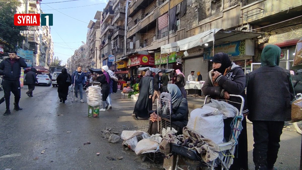 syria1agency's tweet photo. نساء سوريات في حي الشعار بمدينة حلب يعملن ببيع مادة الخبز لتأمين مصروف عوائلهن في ظل الأزمة الاقتصادية التي تضرب البلاد.
اشترك في قناتنا على تلغرام
https://t.co/kQDR2AqyfQ
#سوريا1 #syria1 #حلب https://t.co/E4XSpiuIbi