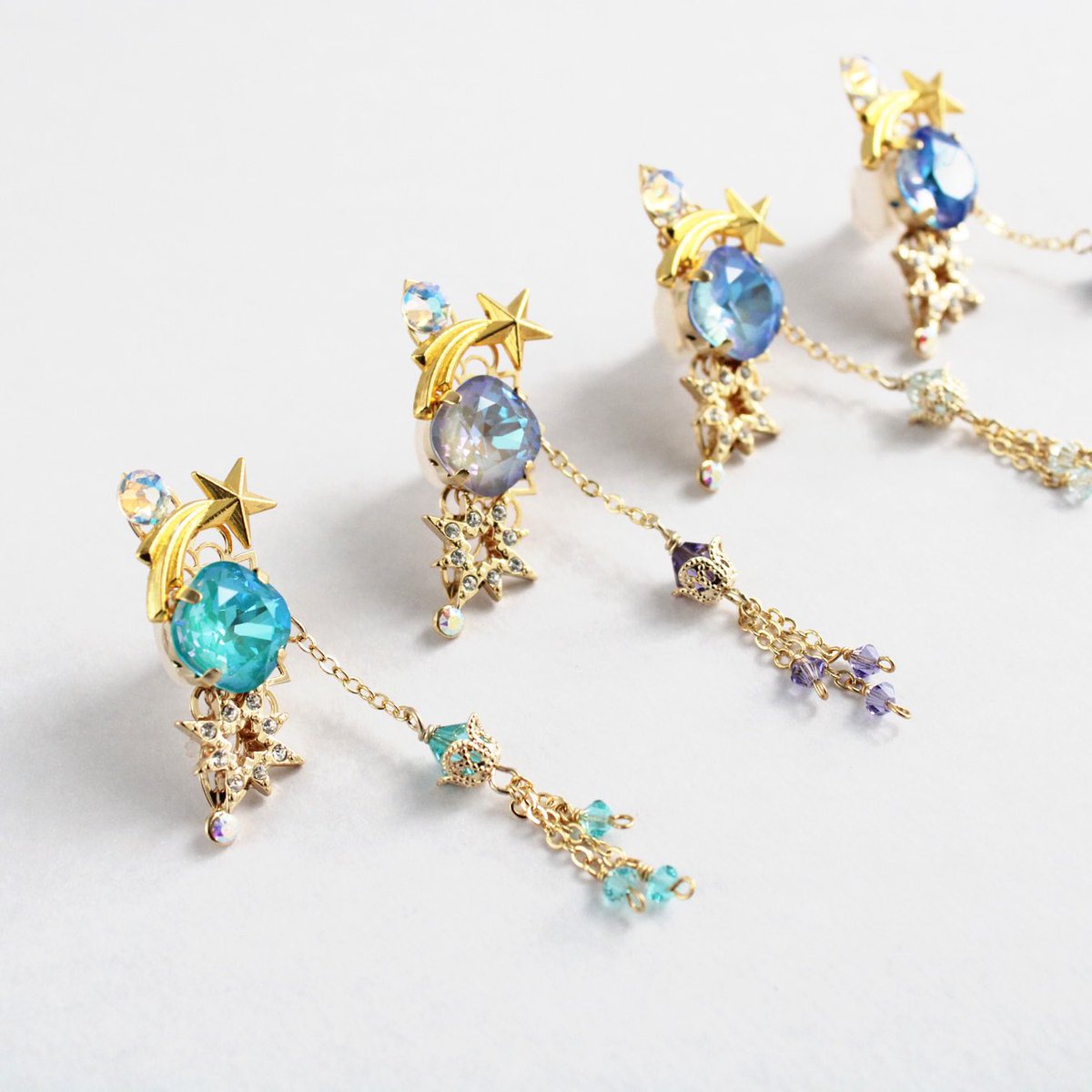 beads_radiant's tweet image. 新作です！
青好きさん、天体好きさんに
着けてほしいイヤカフできました🌃

どのブルーも吸い込まれそうで神秘的なカラーです。
あなたは、どのブルーが好きですか？

【流星の涙イヤーカフ(全４色）】
creema.jp/item/15267263/…
#ハンドメイド好きさんと繋がりたい #痛くない #SwarovskiCrystal