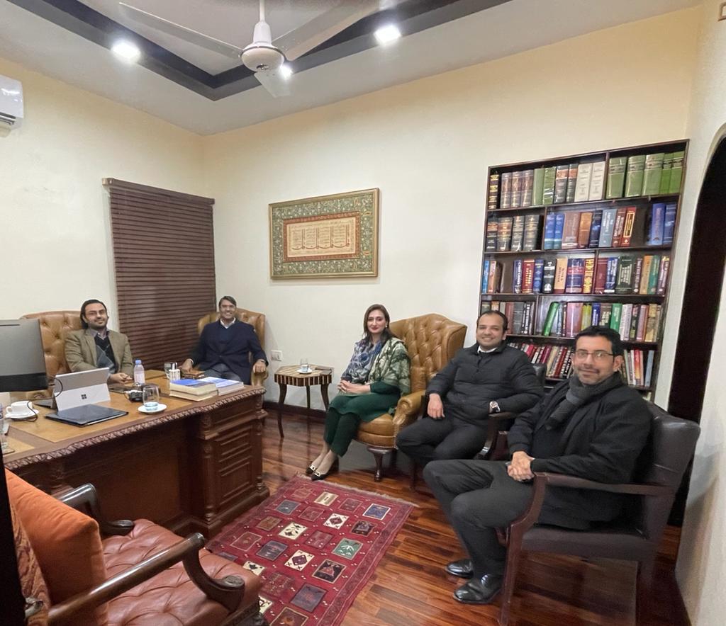 MalBokhari's tweet photo. Lahore with my favourite lawyers &amp; #Kilamfamily. Serving our country &amp; striving to protect &amp; preserve Constitution. Pakistan Zindabad  🇵🇰 https://t.co/VgXDWkGbJF