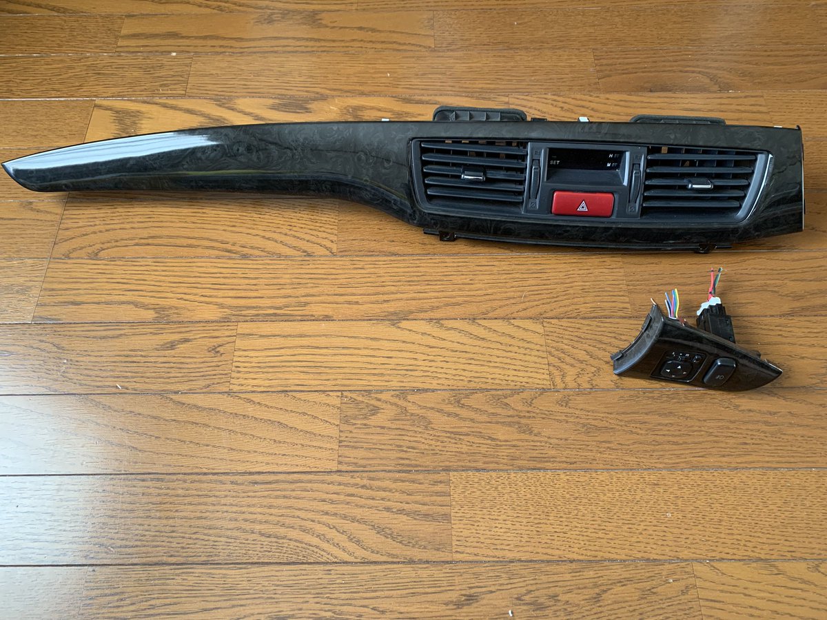 CT9W_EVO's tweet photo. ランサーセディアワゴン ツーリング標準内装、スーパーパッケージに標準装備されてる黒木目のパネルをようやく入手👀!
#セディアワゴン
#CS5W https://t.co/EzeF1Bdq5V