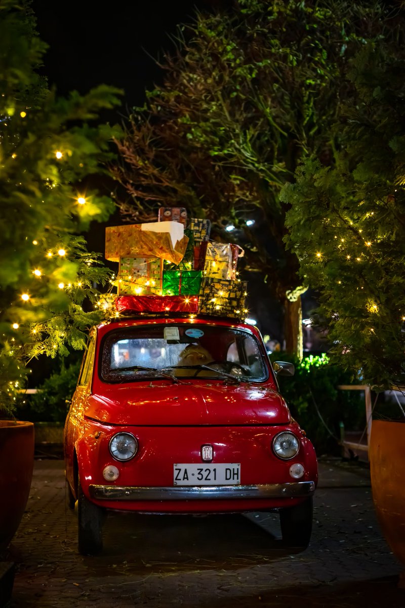 HyggeLed's tweet photo. Every room in your home deserves to be highlighted at Christmas time.
#hyggeled #quntis #decorlights #decorlight #leddecor #ledlight #festivemood #Xas #holidays #barlights #homedecor #founditonamazon #outdoorlights #yard #solarlights https://t.co/DsidDREk6z