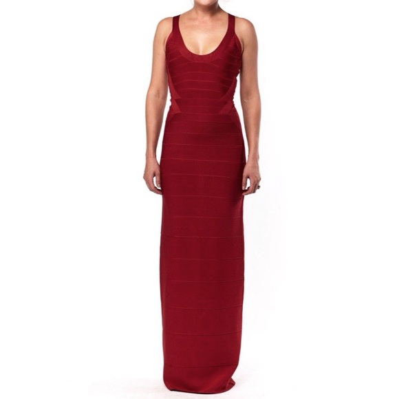 LuxDesignVault's tweet photo. So good I had to share! Check out all the items I'm loving on @Poshmarkapp #poshmark #fashion #style #shopmycloset #versace #herveleger #talbots: https://t.co/jpzpTyUK10 https://t.co/qWtGYSIsei