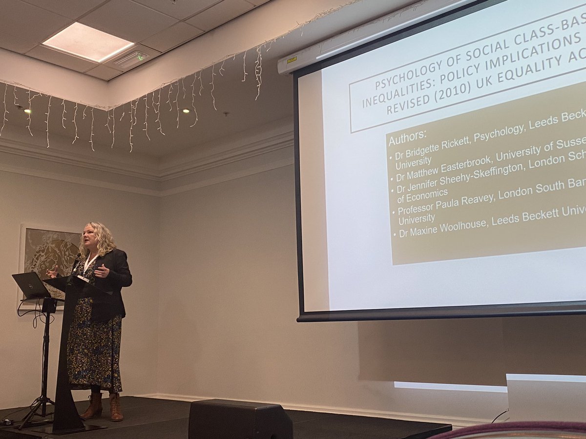 Dr Bridgette Rickett, Head of Psychology at <a href="/leedsbeckett/">Leeds Beckett</a> opens our conference by talking about tackling social class-based inequalities 

#DECPConference <a href="/BPSOfficial/">British Psychological Society</a>