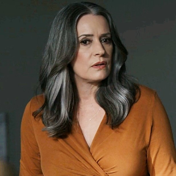 forprentiss's tweet image. EVERYONE MOVE SHE'S SO BEAUTIFUL