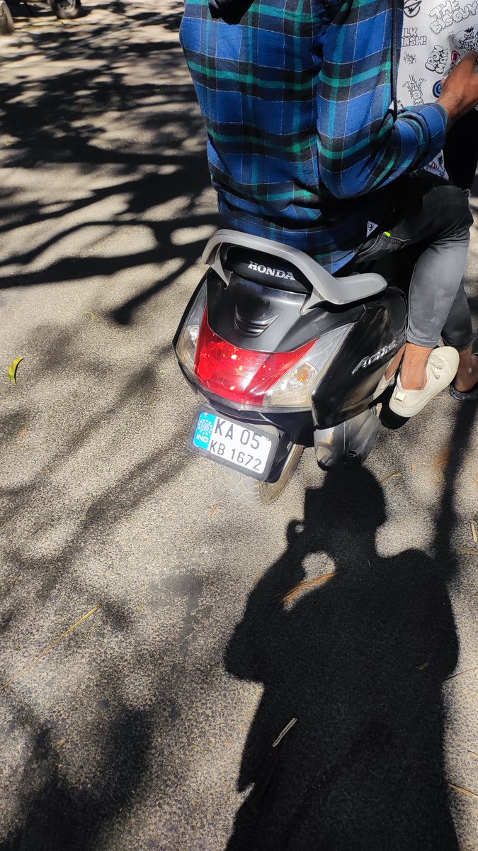iamSCG's tweet photo. We in #Bangalore trust such reputed travel apps like @Olacabs @Uber @rapidobikeapp for safe rides even for family. 

@rapidobikeapp soln was to refund my 14/- rupees 

Hope @BlrCityPolice  will take the necessary steps to avoid such scams. Scammer bike no. is attchd
#rapidoscam https://t.co/X3Xv2PxkcF