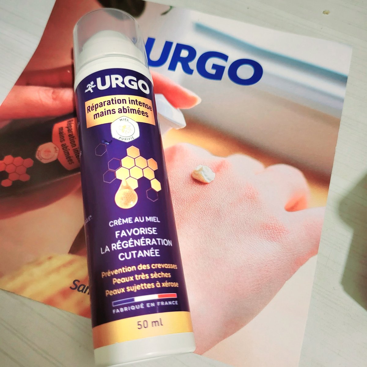 #refexeurgo avec cette crème pour les Mains idéale pour les peaux sèches, les mains abîmées.....
Pénétre vite, ne laisse pas les mains grasses 
#urgo #crememains #reparatrice