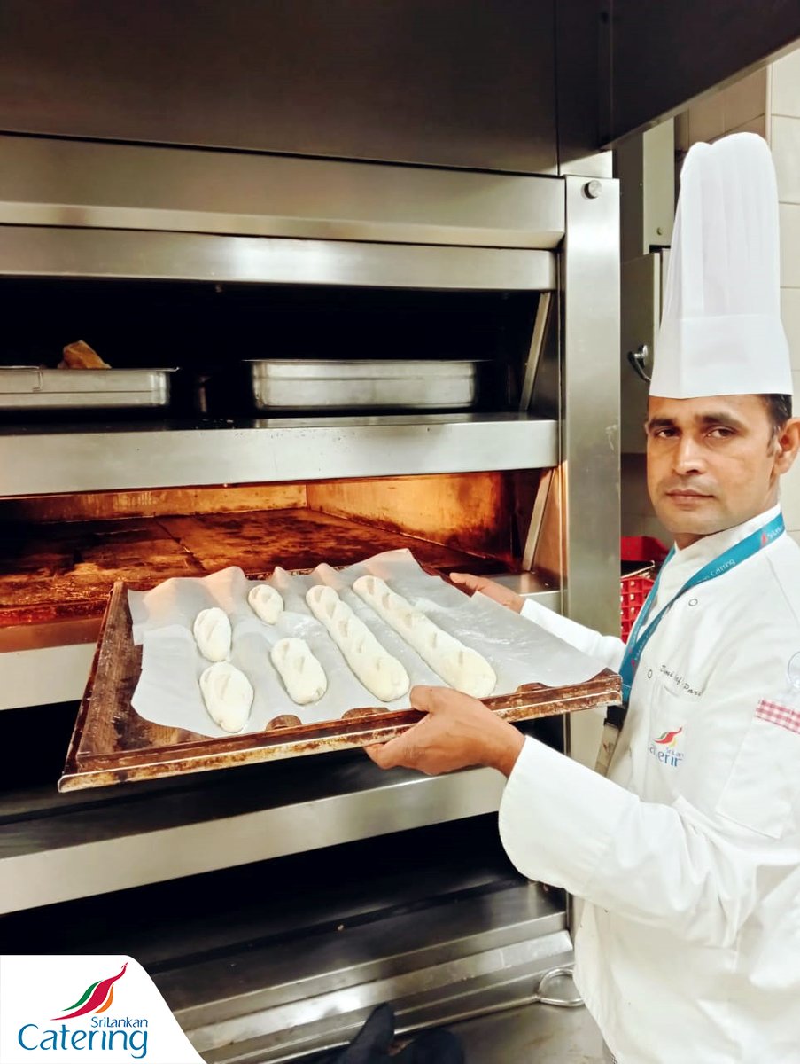 SLCS_Official's tweet image. &quot;Cookery is not chemistry. It is an art. It requires instinct and taste rather than exact measurements.” – Marcel Boulestin.
Our bakery expert Chef Jayantha Ehalamalpe patiently creates the perfect french loaf. 
#SLCS #SriLankanCatering #FlightKitchen #frenchbread #bread