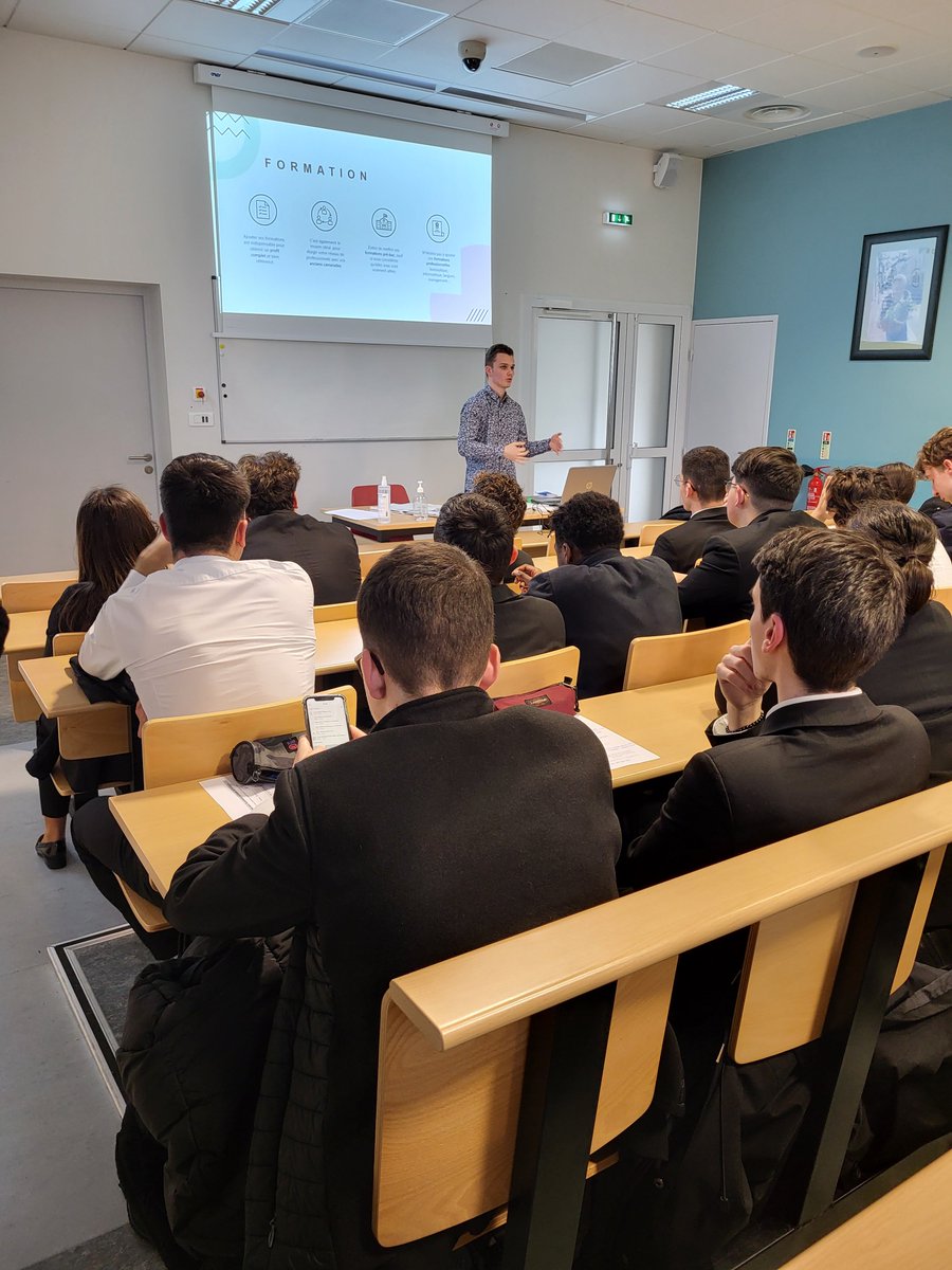 lyceejarennes's tweet image. BTS COM Intervention au lycée hôtelier Sainte Thérèse de la Guerche de Bretagne pour présenter les réseaux sociaux aux élèves de Term BAC Pro merci @LoganCourtel