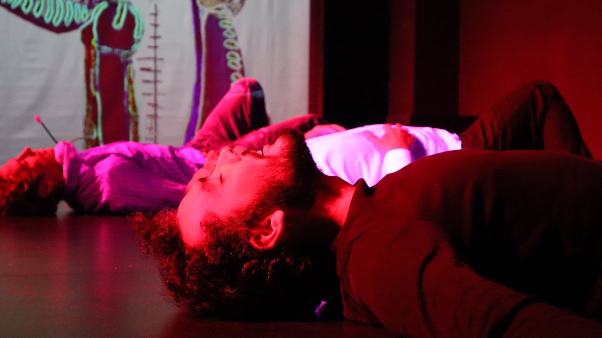 autenticateatro's tweet photo. 👉Verónica Pallini va entrevistar a 30 homes cisgènere a Buenos Aires i a Barcelona. 

A partir d'allà, va sorgir un laboratori teatral que ha culminat en un espectacle de #teatredocumental: 'No entenc els homes'.

🕒Diumenge a les 19h, nova funció!

https://t.co/miyr0slaIh https://t.co/1YMGybItYK