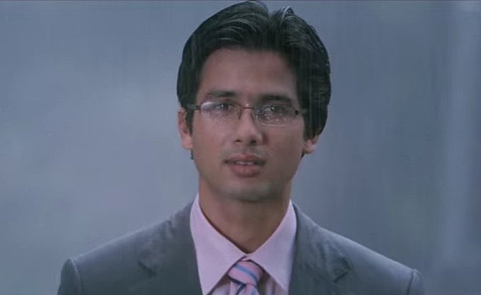 saathsafar's tweet photo. find someone who will look at you the way aditya looks at geet <3. https://t.co/LyUOnh64Uh