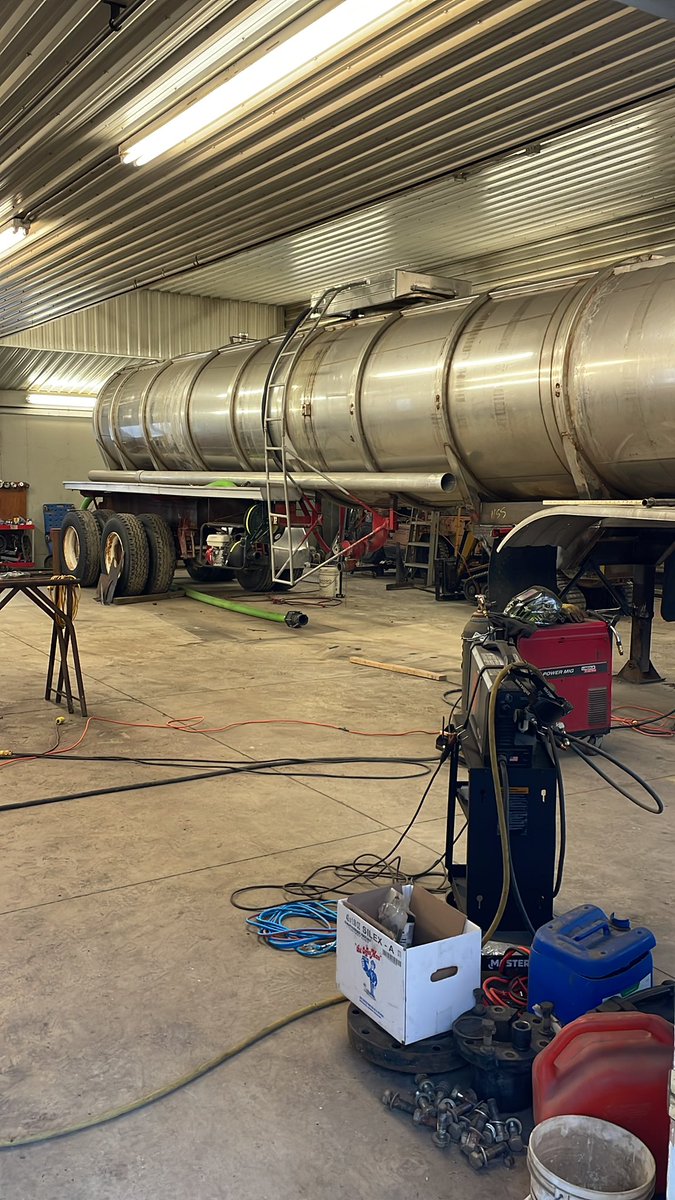 Finishing up rebuilding the frame on this tanker. Now to build Chem storage. My question is what do guys have for handling 3” hose. This past season we just mounted a pipe to hold the empty hose. I think a hose reel would be slick but 💸! what have guys built for hose booms?
