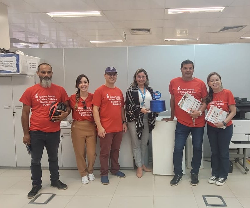 SintrafAP's tweet photo. O SINTRAF/AP esteve presente em algumas das agências @Caixa de Macapá para comemorar junto aos funcionários os 162 anos da Caixa.  #SomosTodosCaixa #SomosTodosPessoaldaCaixa https://t.co/4ZO7Qeg5KH