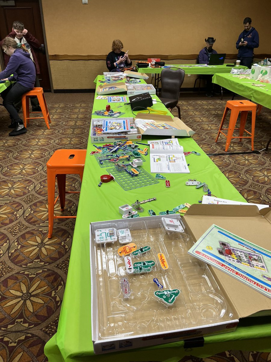 cleaton97's tweet photo. @codemash @KidzMash If you’re a kid and looking for something to do join us in Makerz! Come and dismantle and discover the inside of a computer! https://t.co/zBzUocmhSy