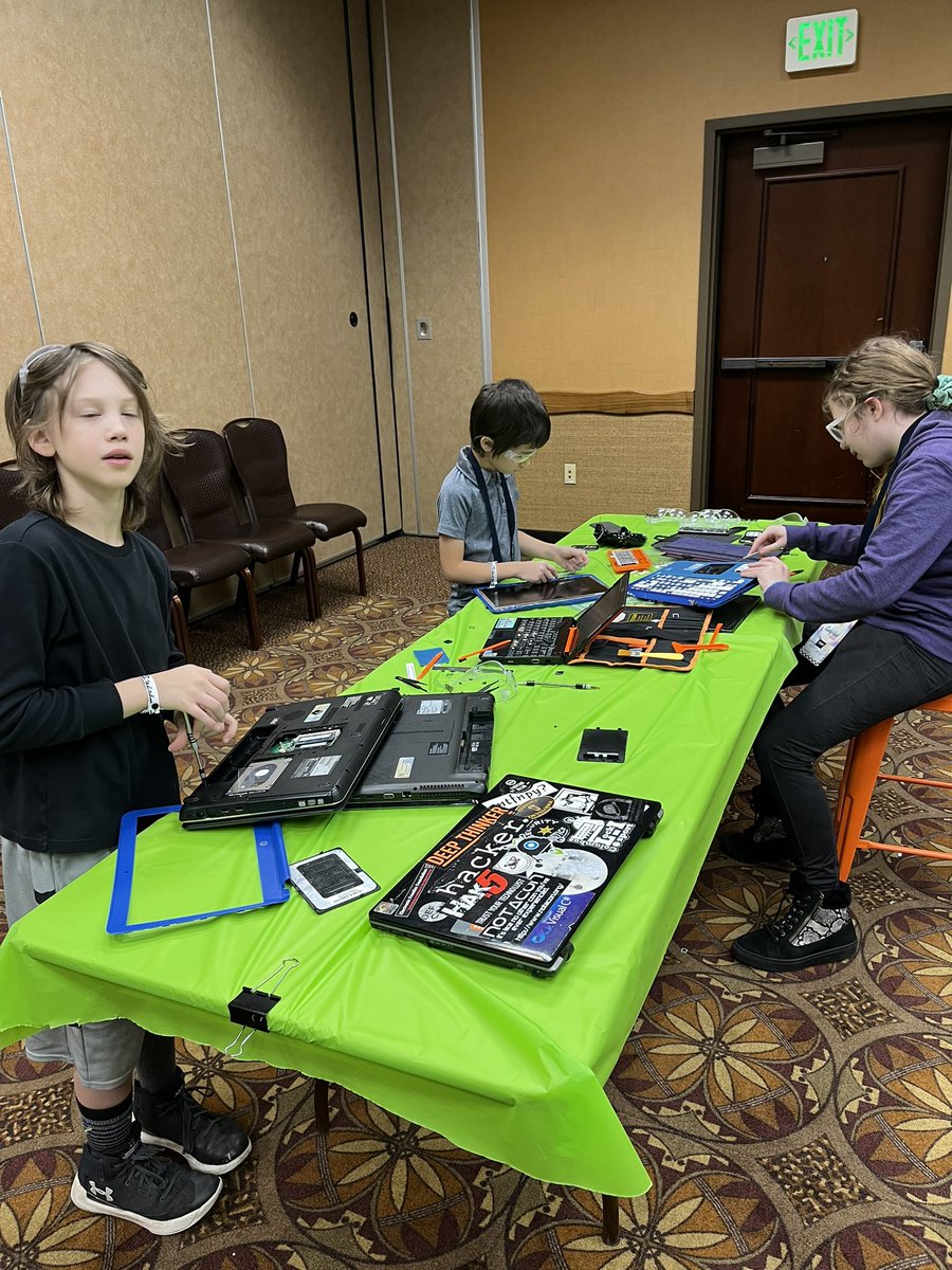 cleaton97's tweet photo. @codemash @KidzMash If you’re a kid and looking for something to do join us in Makerz! Come and dismantle and discover the inside of a computer! https://t.co/zBzUocmhSy