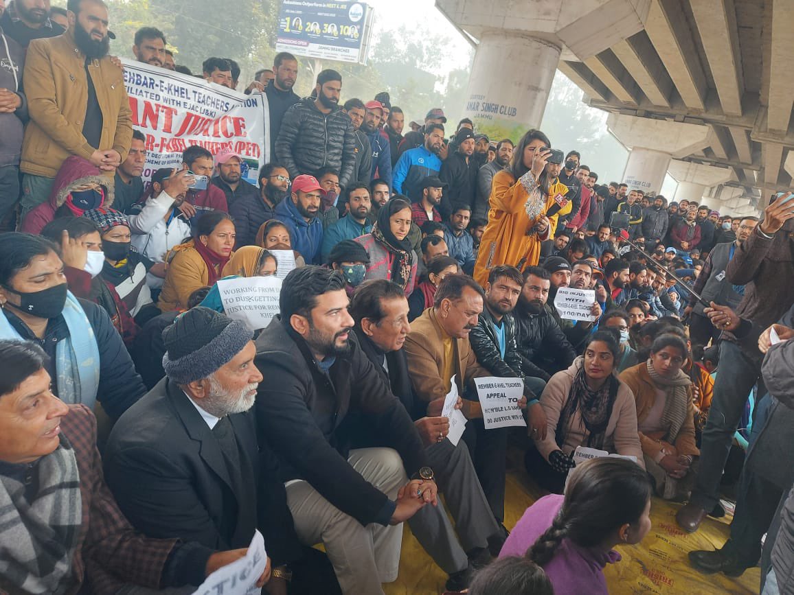 DheerajSalaria2's tweet photo. It is indeed a matter of utter disgrace that the govt,inspite observing the plight of Rehbar-e-khel teachers,are turning a blind eye towards our issues.we R on roads including our kids but govt has no solution for us except lathicharge. We R for justice &amp; we'll get it at any cost https://t.co/mO1jcrPjP1