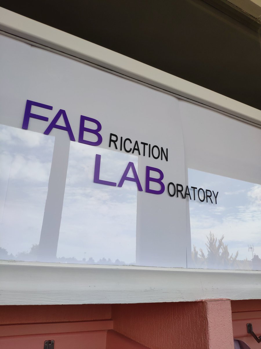 DelphineThib's tweet image. Le #fablabalecole reprend du service demain ! Les élèves sont impatients, moi aussi ☺️