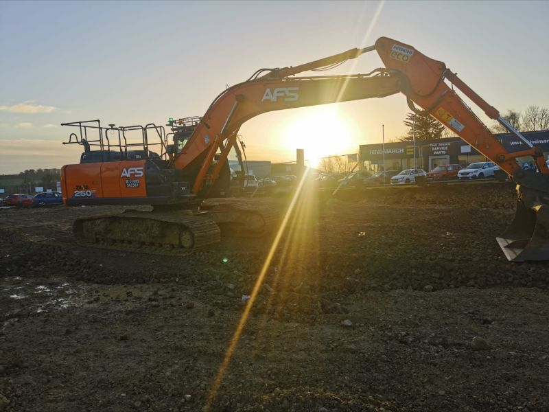 🌞Finally a ray of sunshine 👏🏻👏🏻👏🏻👏🏻

Great picture from the team, and a very welcome break from the seemingly endless rain in Grantham has allowed us to import and place some much needed capping in preparation for some more muck off site. Please stay dry 🙏