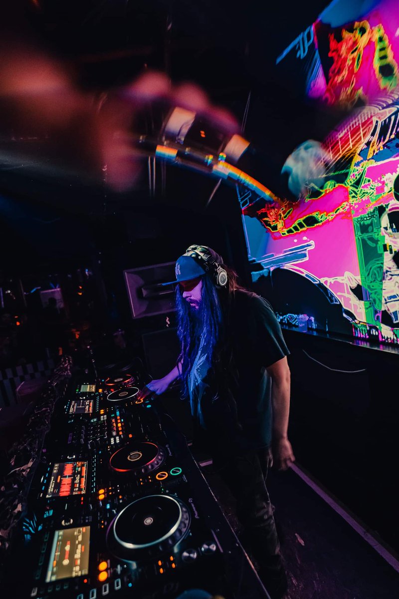 Sup gang!! 

Come get all your bass fix tonight on #gunfingazthursday 

Got plenty of never heard before originals to drop on your face. 

Twitch.tv/Substance_420
