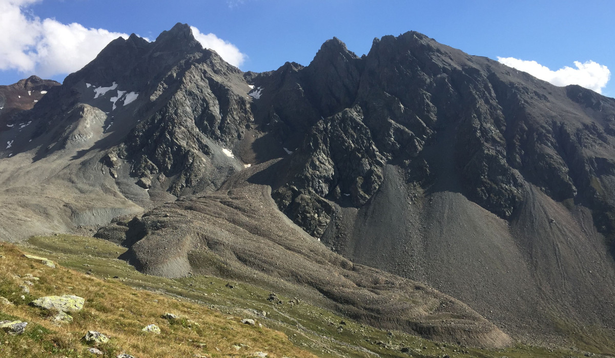 International Permafrost Association (@ipapermafrost) on Twitter photo ❄️Engadine rockglaciers listed as an IUGS Geological Heritage Site!❄️
Research by <a href="/uzh_geo/">UZH Geography</a> & <a href="/permosCH/">PERMOS</a> have improved knowledge on high-mountain permafrost distribution, rockglacier internal structure and kinematics, and sediment transfer.
Read more: geo.uzh.ch/.../new.../roc… ❄️Engadine rockglaciers listed as an IUGS Geological Heritage Site!❄️
Research by <a href="/uzh_geo/">UZH Geography</a> & <a href="/permosCH/">PERMOS</a> have improved knowledge on high-mountain permafrost distribution, rockglacier internal structure and kinematics, and sediment transfer.
Read more: geo.uzh.ch/.../new.../roc…