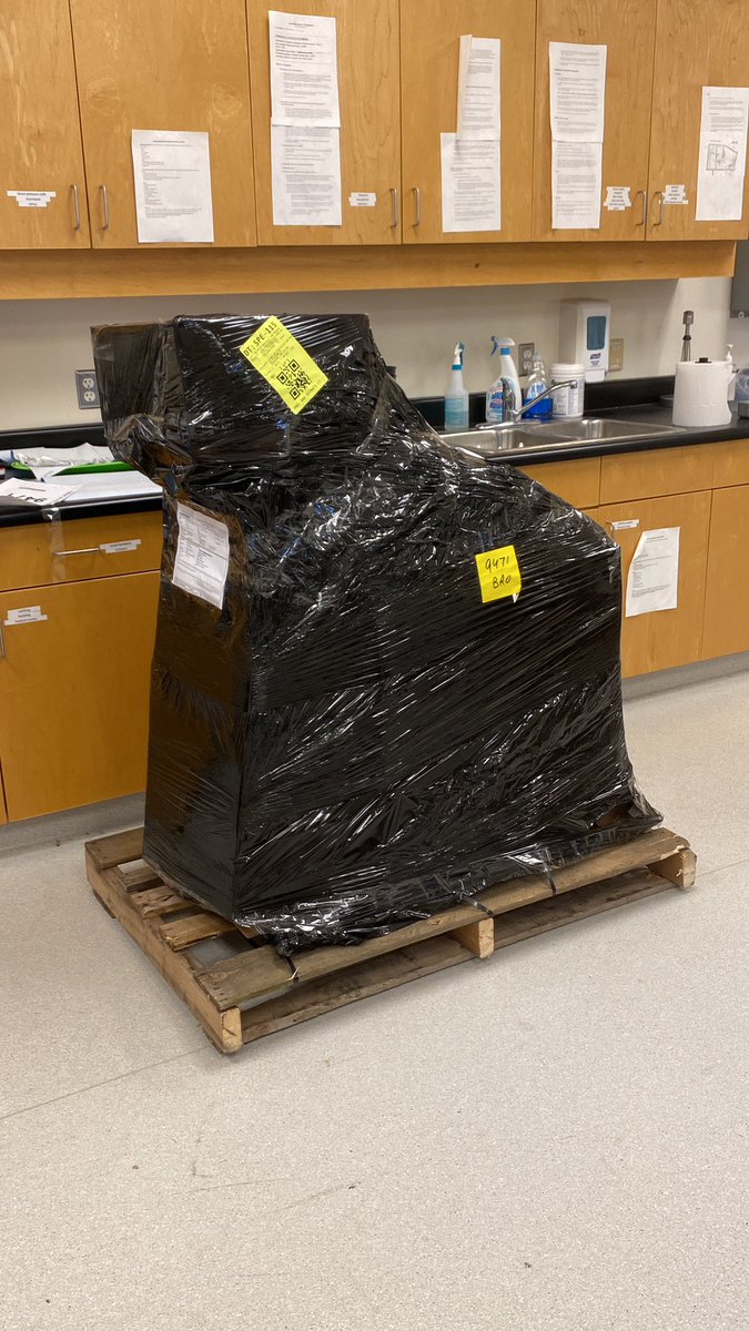StaceForbes's tweet photo. We love a delivery day 😍 #newlabtoys #hvcl #phdlife https://t.co/pi5FnGv1Ip