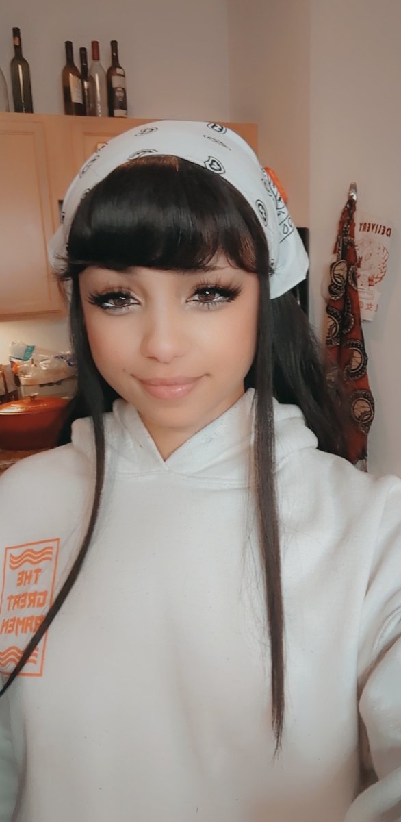 Goomornnnnnn! Thank yall for hanging with me in stream last night!! It didn't go quite as planned, but we had such a fun time!! 🥰
If you haven't followed me on Twitch yet, what's goin on?? 🌸 twitch.tv/playerpandora