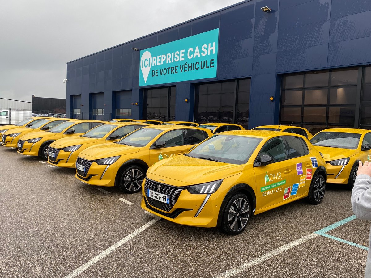AdmrOr's tweet photo. Le saviez vous ?🧐
Cette année, de nombreux véhicules seront livrés pour des aides à domicile et ça a commencé hier 🥳
Restez connectés... 🙂
#vehiculedeservice #Peugeot208 #aideadomicile #admr #cotedor #auxiliairedevie #recrute #RejoignezNous #CôtedOr #recrutement #humain https://t.co/gyOlNrQr7s