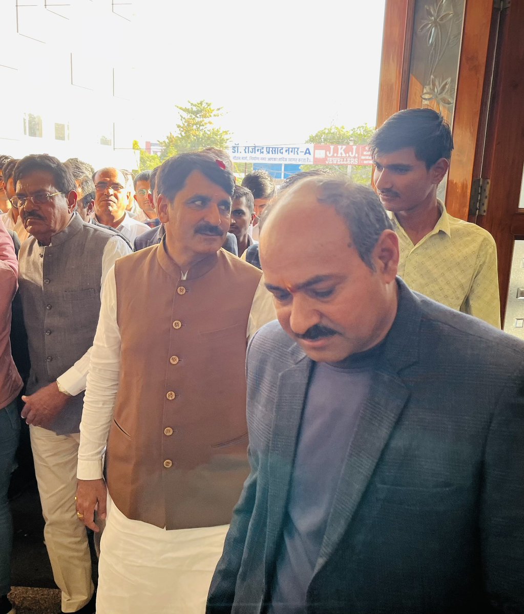 dash_sanchore's tweet photo. गुजरात विधानसभा अध्यक्ष माननीय श्रीं @ChaudhryShankar  जी आँजना एव राजस्थान सरकार के सहकारिता मंत्री श्रीं @UdailalAnjana  जी आँजना जी का जयपुर निवास पार आगमन हुआ । https://t.co/wCnFCvPse8
